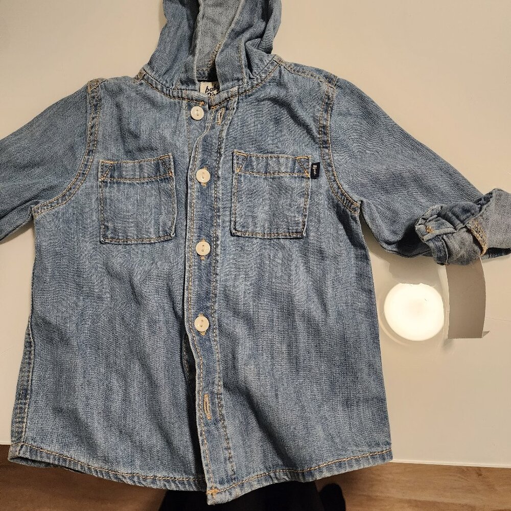 Osh kosh bishop Fenimore short top with hood